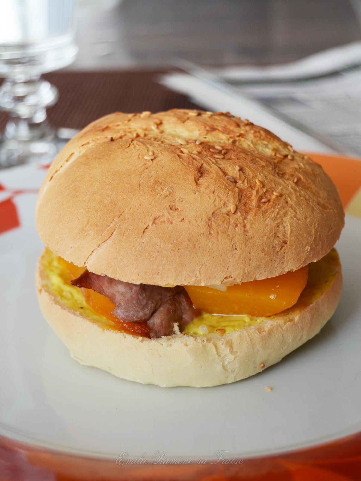 Hamburger maison : canard, potiron et curry