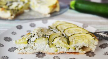 Tatin de courgettes à la crème de basilic et amandes