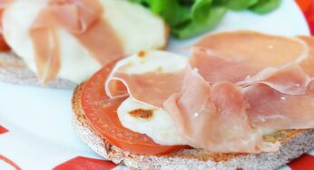 Bruschetta tomate, mozzarella et jambon serrano