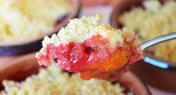Crumble mirabelles, framboises et amande